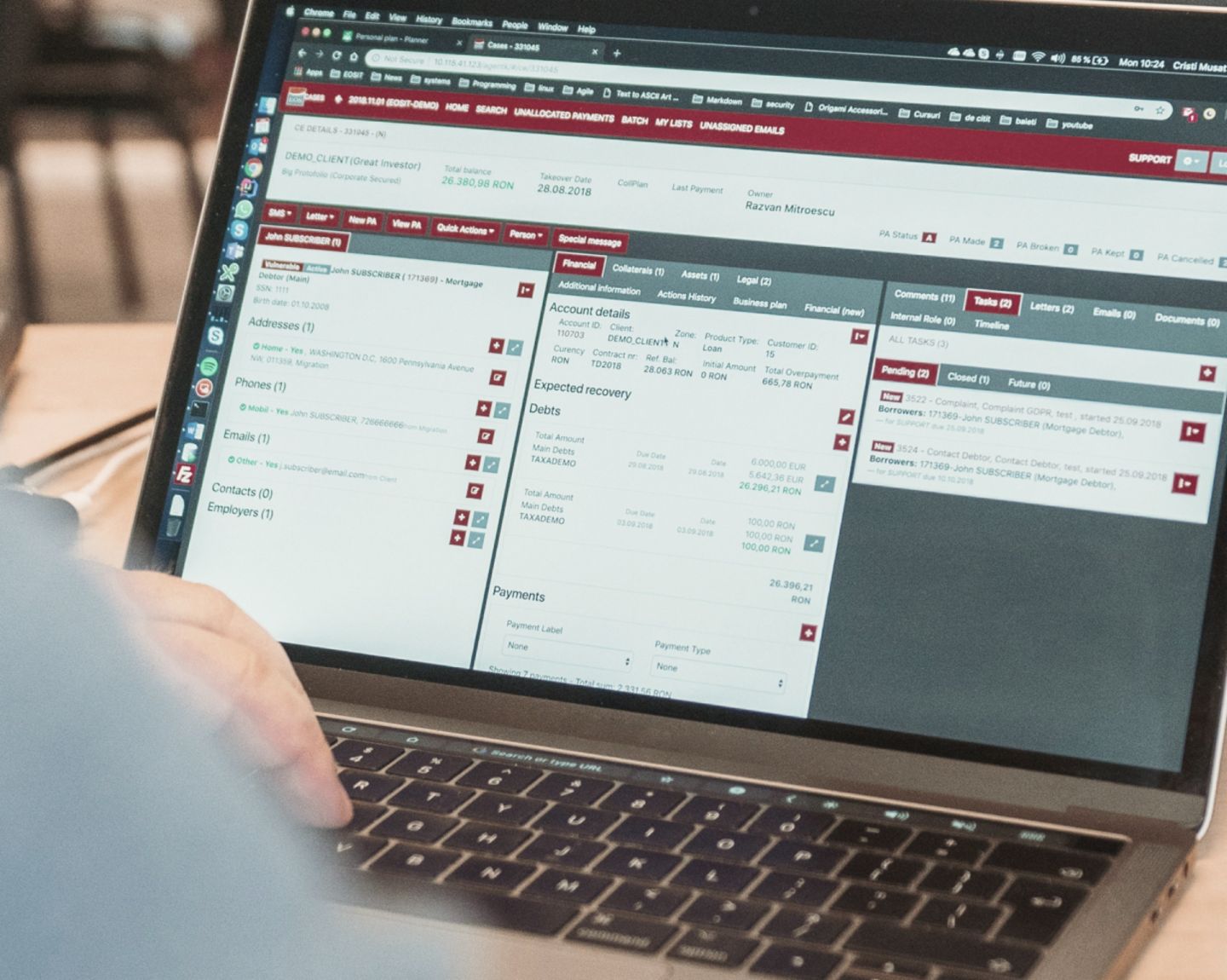 Fotografie ukazuje otevřený laptop, na jehož obrazovce je vidět stránka Kollecto+ Na textu pod fotografií stojí: „Koncem roku 2023 bude Kollecto+ používat osm ze 24 společností EOS a v dalších zemích se spuštění chystá.“
