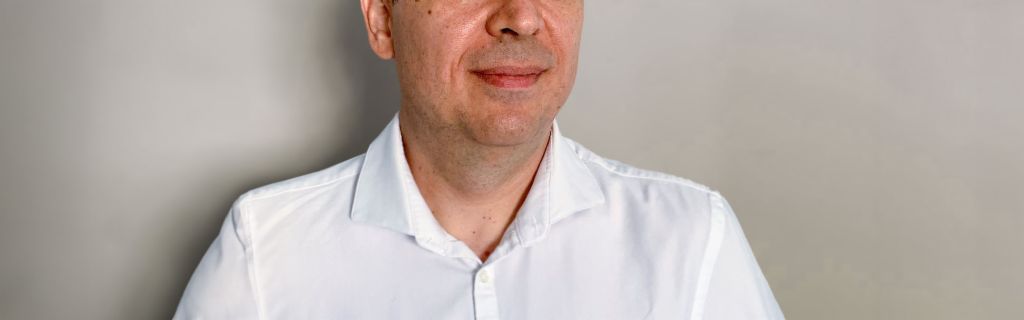 Na portrétu je Cristian Musat, výkonný ředitel EOS International BVG a mozek projektu Kollecto+.