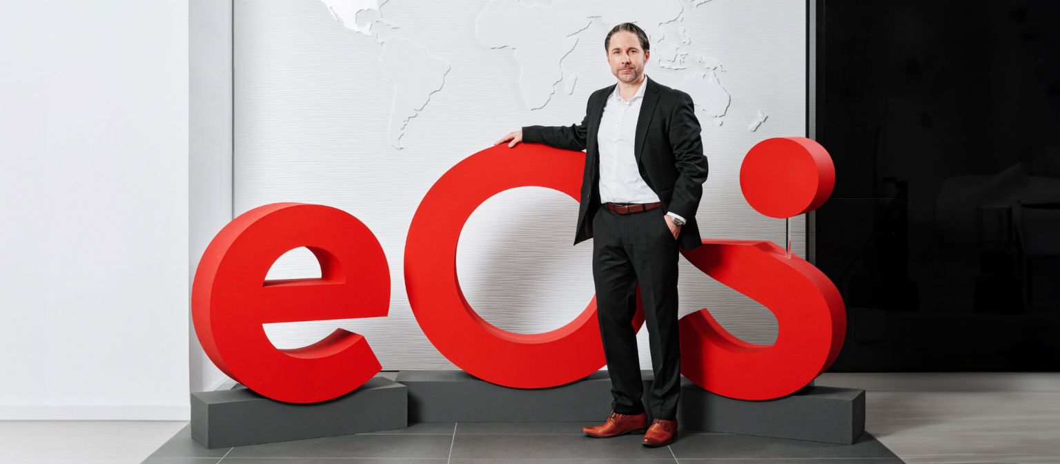 Toto je nová značka EOS: Marwin Ramcke představuje sebe a nové logo EOS.