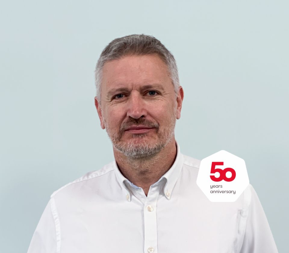  Portrét Anthonyho Jenkse, generálního ředitele EOS Solutions, Velká Británie